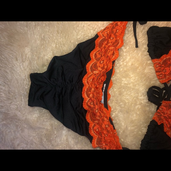 Bikini - Picture 3 of 3